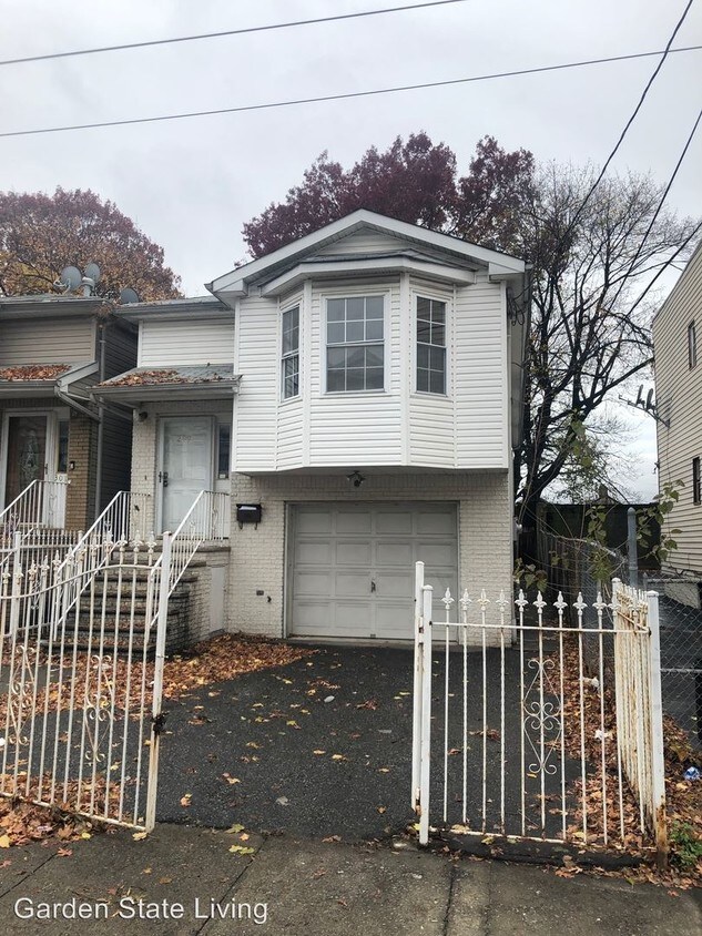 Primary Photo - 299 S 19th St