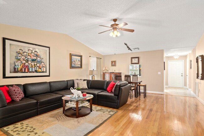 Foto del edificio - 4665 Oak Hill Dr