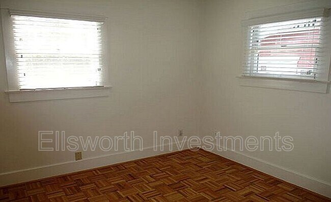 Foto del edificio - 1627 Brookes Ave