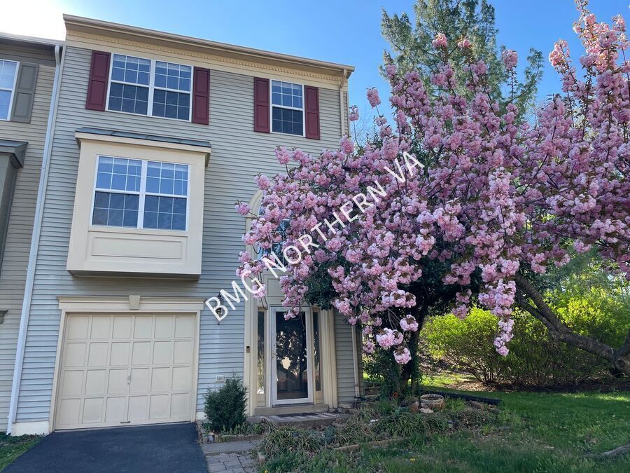 Photo - 865 TALL OAKS SQ SE-