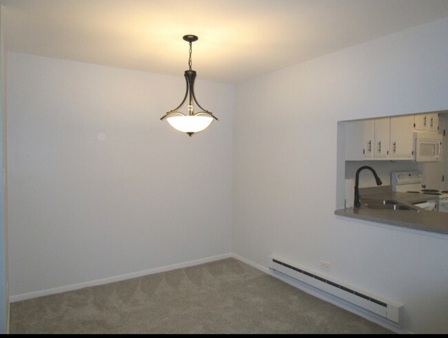 Building Photo - 662 Daisy Ln