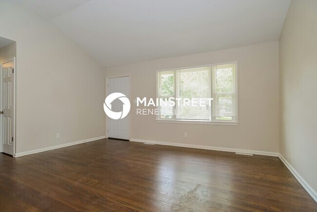 Building Photo - 4 Bedroom Pet-Friendly Home in INDEPENDENC...