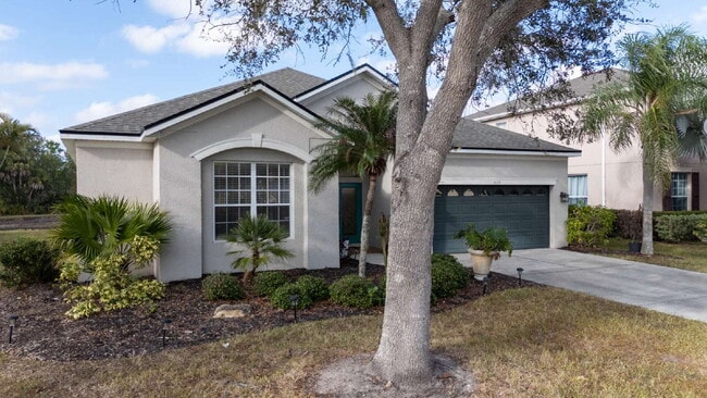 Building Photo - "Spacious 3-Bedroom Oasis with 2 Baths and 2,287 Sq Ft in Bradenton!"