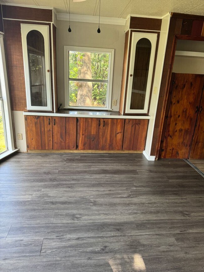 Foto del edificio - 328 NE Roselawn Ave