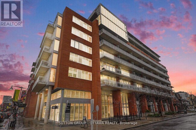 Building Photo - 354 Gladstone Ave
