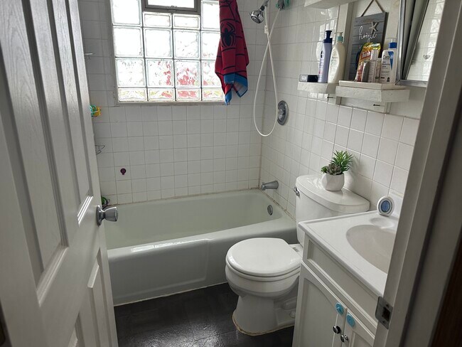 Foto del edificio - 406-408 Terrace Dr