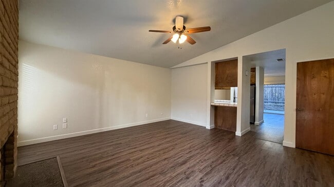 Building Photo - 5707 N Valentine Ave