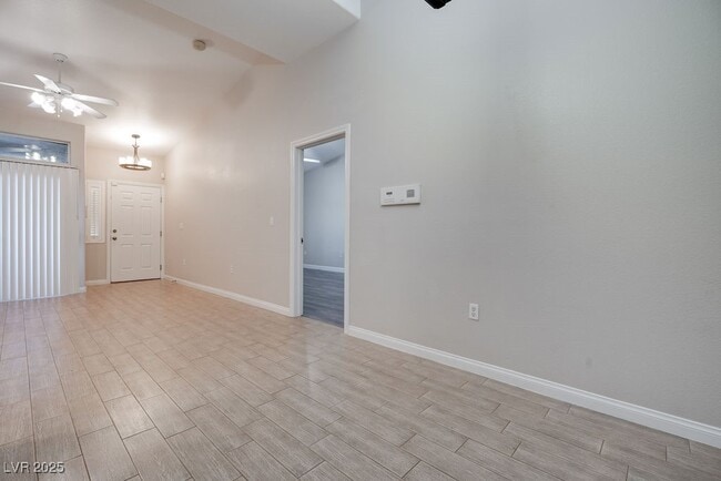 Building Photo - 2305 W Horizon Ridge Pkwy