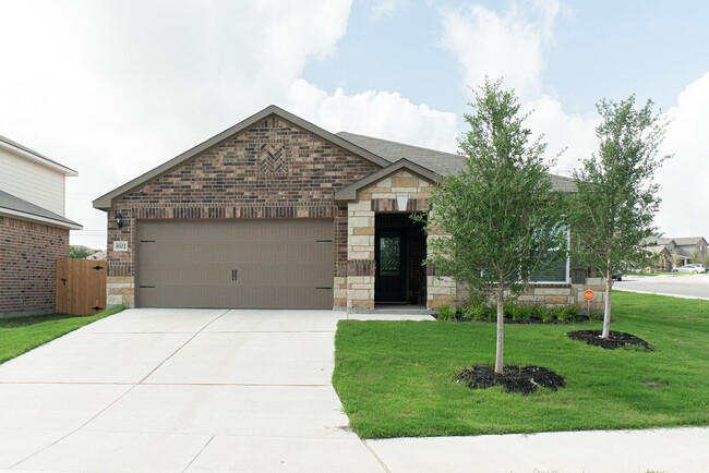 Building Photo - "One-Story Kendall Home on a Corner Lot"