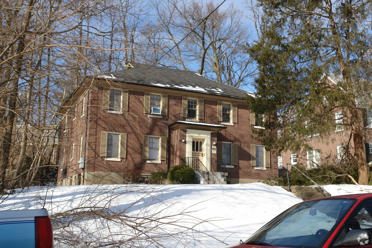 Foto del edificio - 222 Mt Holly Ave