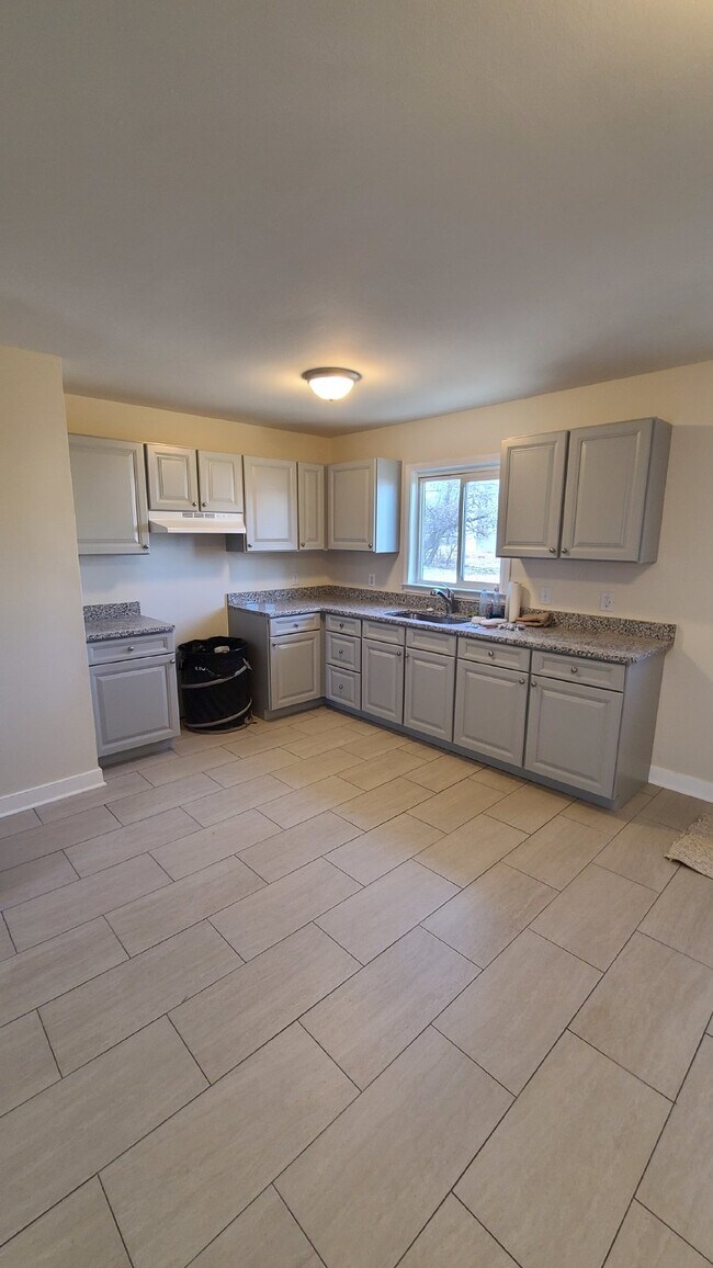 Building Photo - Renovated 3 Bed, 2 Bath Home for rent in R...