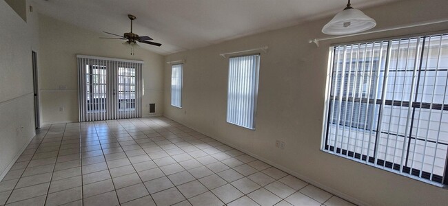 Building Photo - 2315 NE 40th Ave