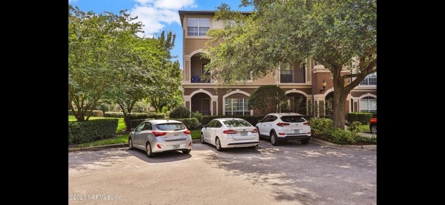 Condominio - 10961 Burnt Mill Rd