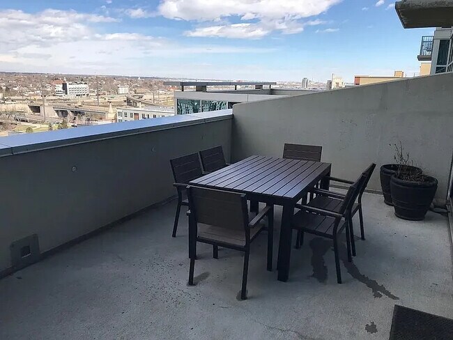 Large Balcony - 1700 Bassett St