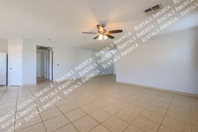 Building Photo - 1324 S Mosley Ct