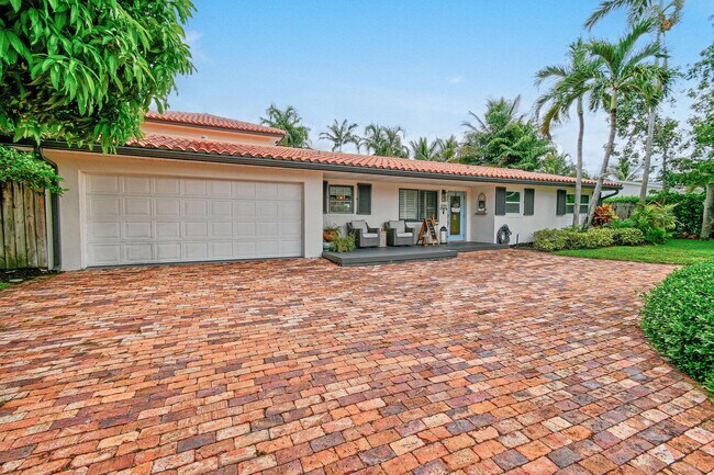 Building Photo - 8110 W Lake Dr