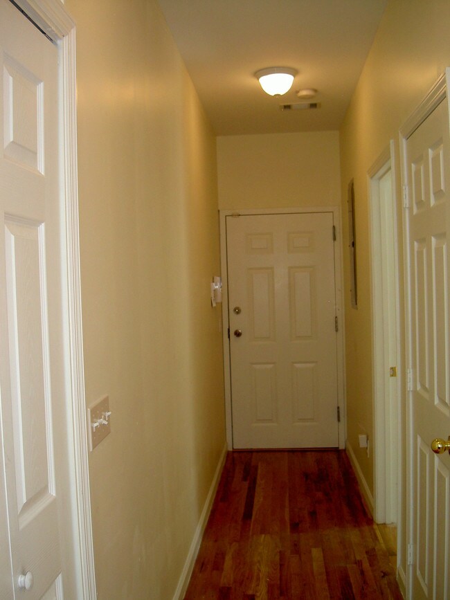 Building Photo - 412 E 38th St
