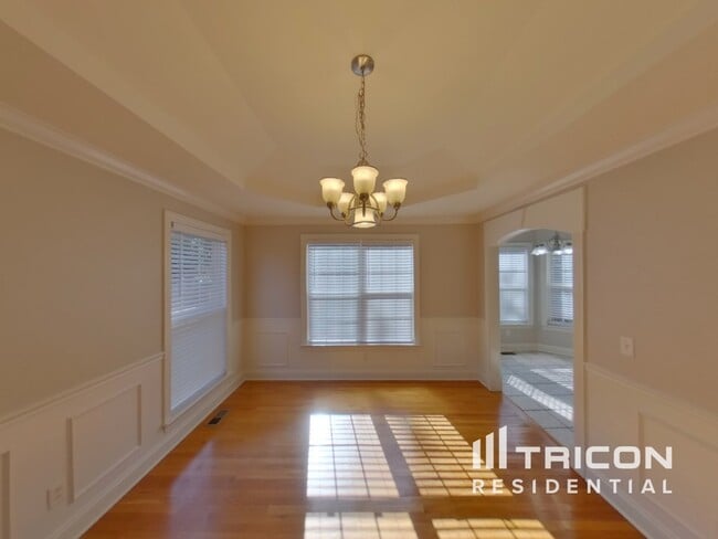 Building Photo - 4412 Spring Cove Dr
