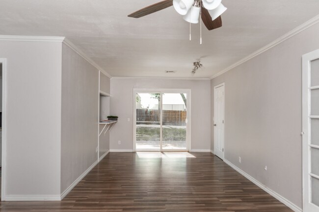 Foto del edificio - 3824 N Airport Ln