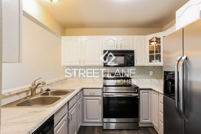Building Photo - REDUCED!