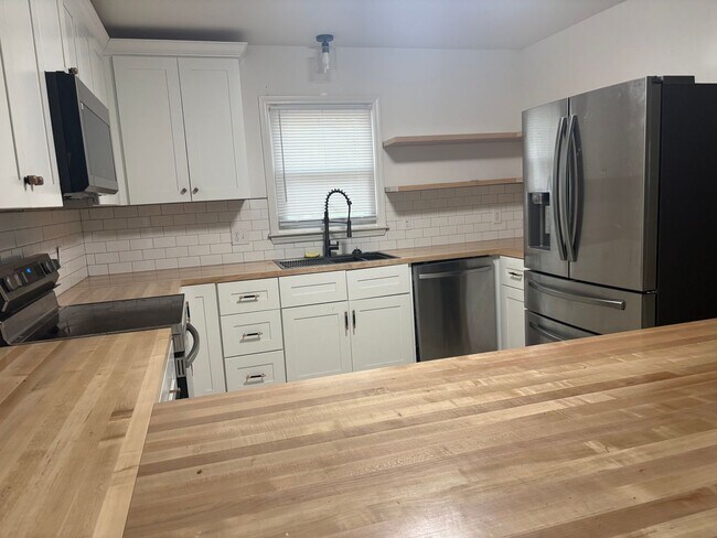 Foto del edificio - 105 Lenwood Ct