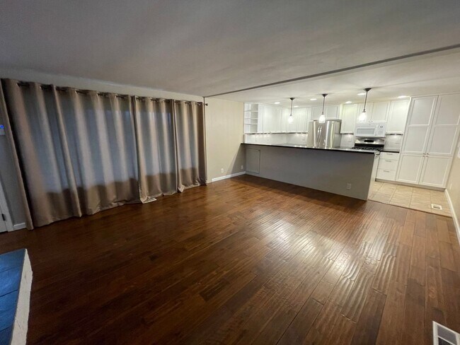 Foto del edificio - Fantastic 3 Bedroom Home with Spacious Yard! Small Pet Friendly!