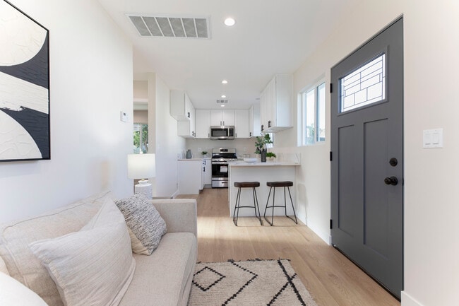 Building Photo - 8881 Morehart Ave