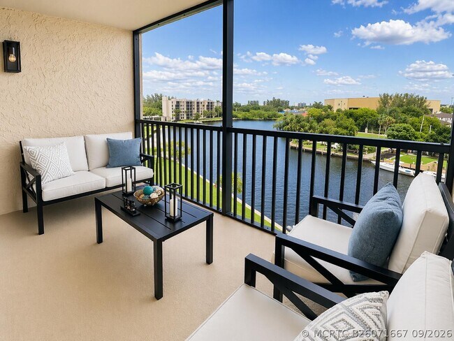 Foto del edificio - 13 Royal Palm Way