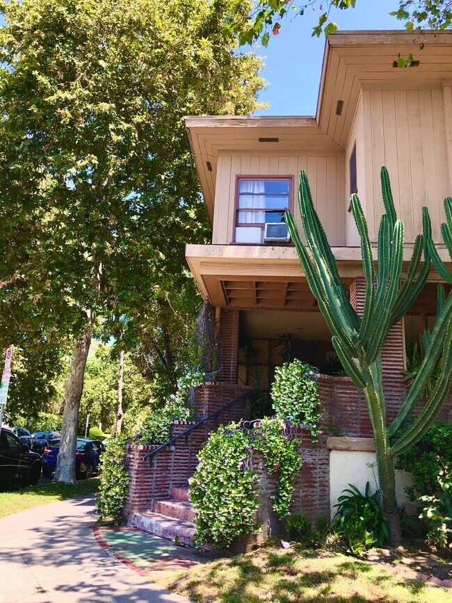 Foto del edificio - 200 S Sycamore Ave