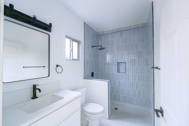 Foto del edificio - 2860 Webster Ave