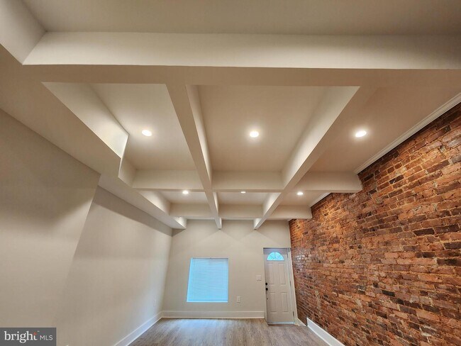 Building Photo - 509 N Linwood Ave