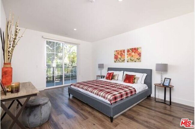 Foto del edificio - 1819 Kelton Ave