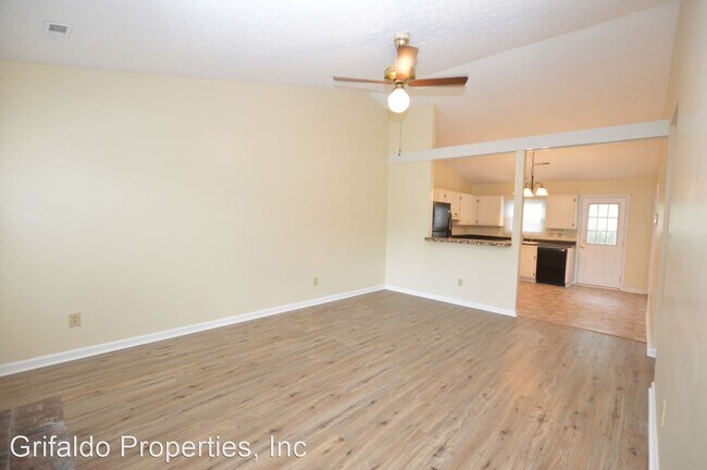 Building Photo - 2 br, 1 bath House - 194 Village Drive