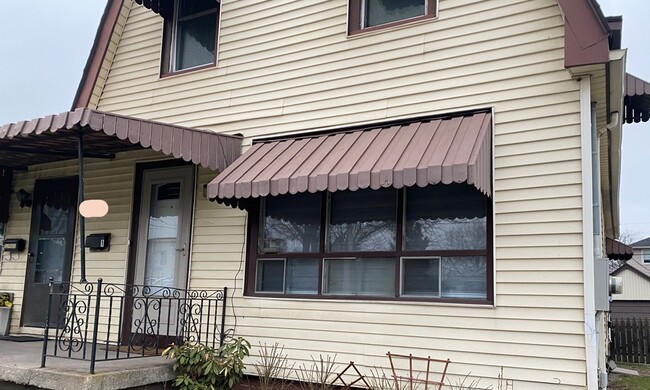 Building Photo - 766 Tate Av