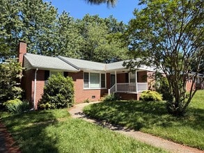Building Photo - 2210 Manlyn Rd