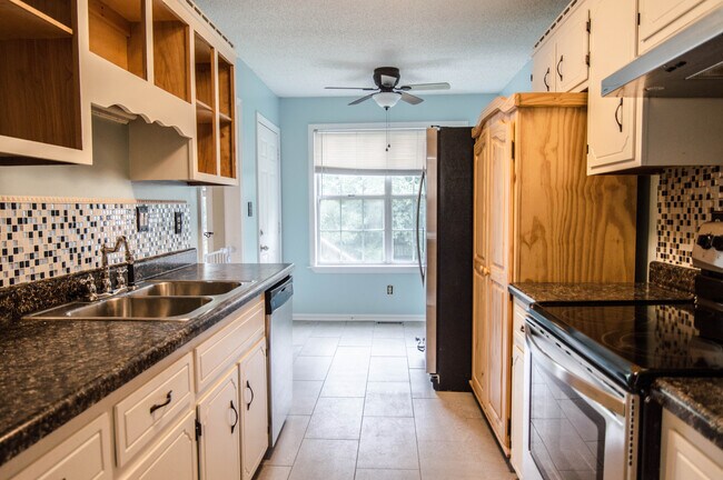 Foto del edificio - Pet Friendly Three Bedroom!