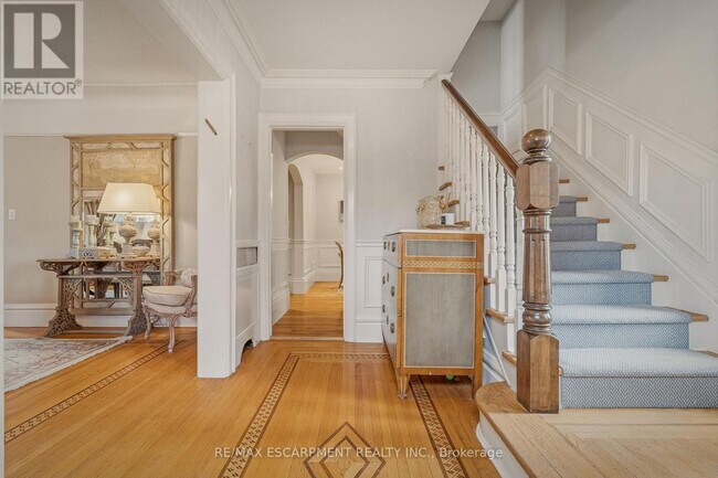 Photo du bâtiment - 74 Oak Knoll Dr