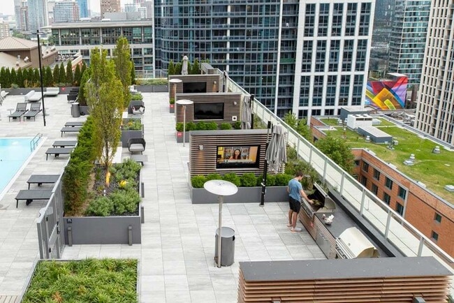 Foto del edificio - 1210 S Indiana Ave