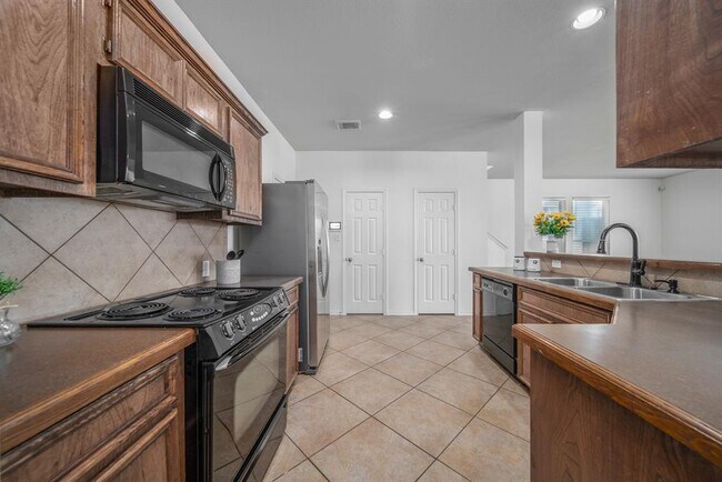 Foto del edificio - 7018 Plum Creek Terrace Ln
