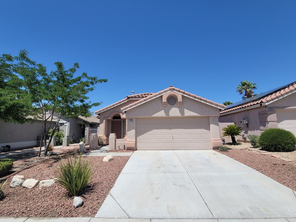 Primary Photo - 2563 Spruce Creek Dr