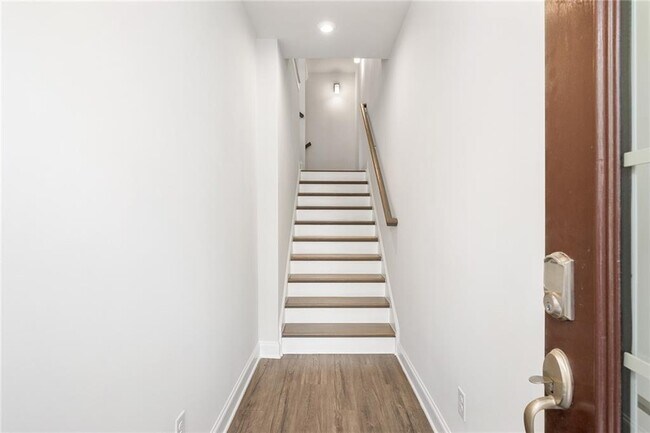 Foto del edificio - 1397 Live Oak Ln