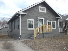 Building Photo - 1004 E 22nd Ave