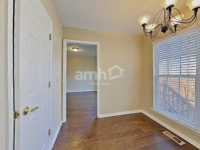 Building Photo - 104 Sunset Dr