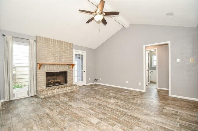Foto del edificio - 18734 Shannon Glen Ln