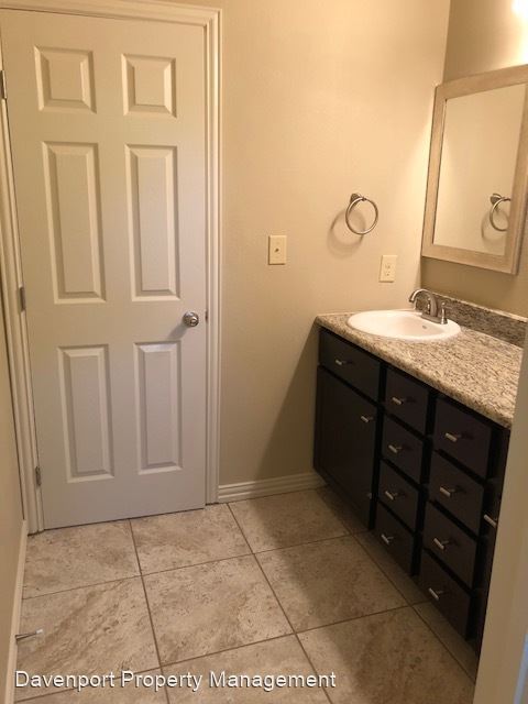 Building Photo - 4 br, 2.5 bath House - 1107 Norman St. #105