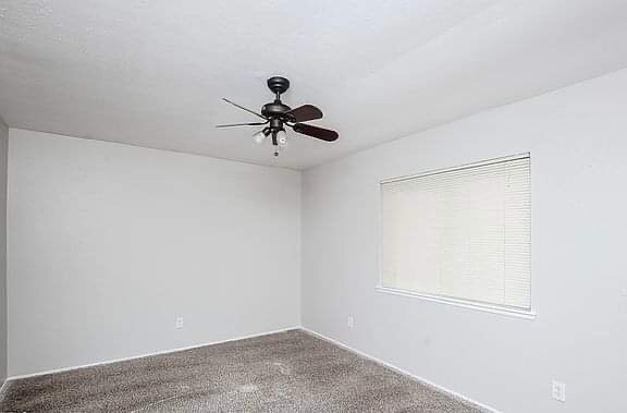 Building Photo - 4201 Yellowleaf Dr
