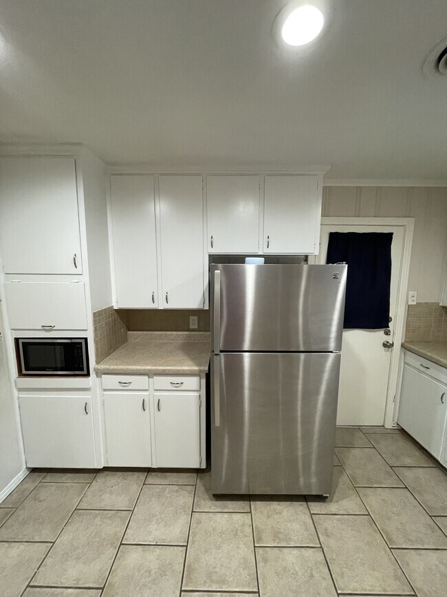 Foto del edificio - 1605 White Way Dr