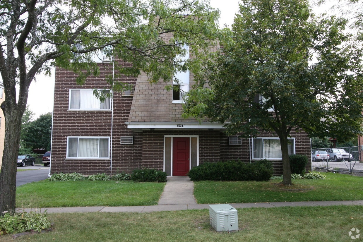 Primary Photo - 2061 Narcissus Ave