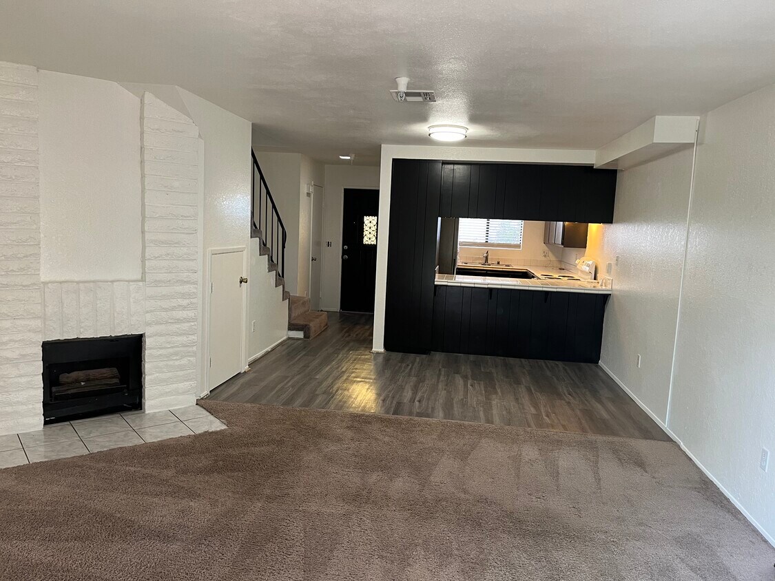 Foto principal - 1168 Decker St