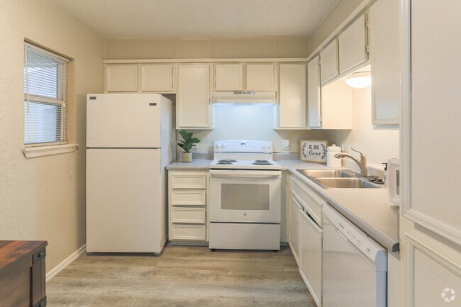 2BR 2BA- Kitchen - Canyon Apartments